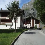 Weid Apartman *