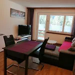 Weid Apartman *